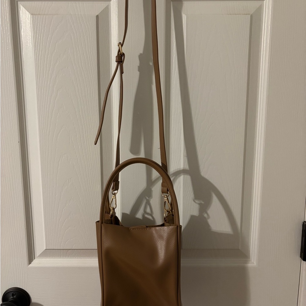 Elegant Brown Leather Handbag, purchased at Anthropologie, excellent condition! - Picture 4 of 10